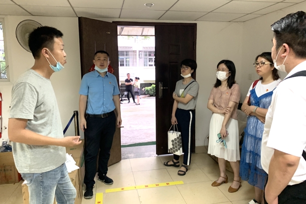 支部党员走访海韵宿舍物业.jpeg