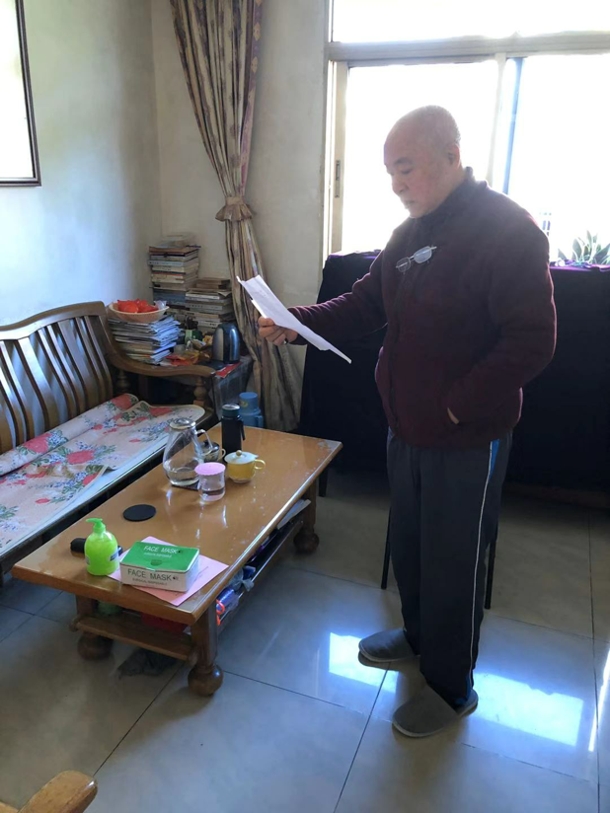 为卞守耆送口罩 (1).jpg