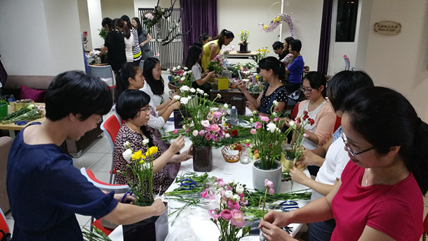 新闻-机关妇委会插花培训2.JPG