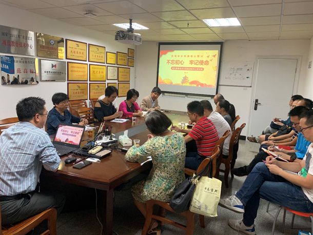 书记讲党课_副本.jpg